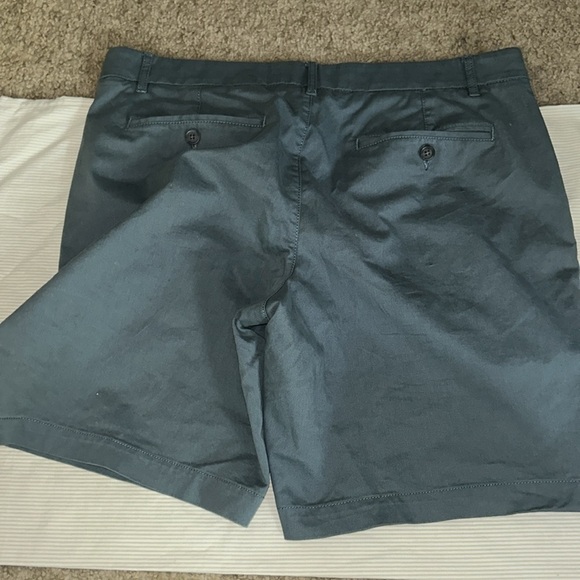 Gently use men’s shorts size 36 smoke-free home - Picture 6 of 6